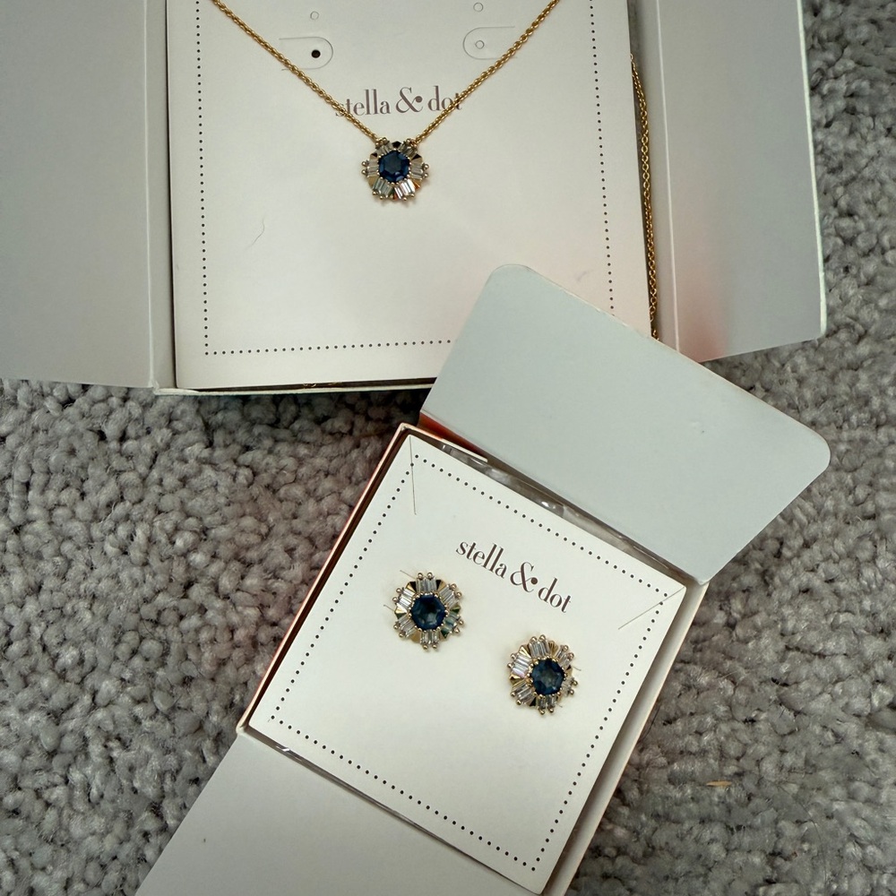 Stella & Dot Heirloom Gold Necklace and Studs set